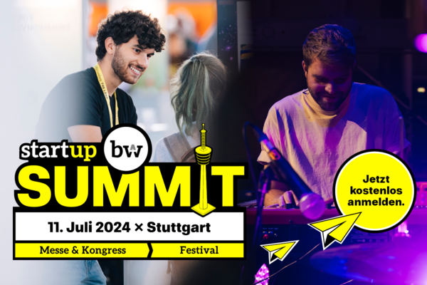 Zwei Fotos mit Start-up BW Summit Logo und Text: Jetzt kostenlos anmelden. Bild 1: Ein Mann und eine Frau unterhalten sich beim Start-up BW Summit 2022. Bild 2: Ein DJ legt auf. 